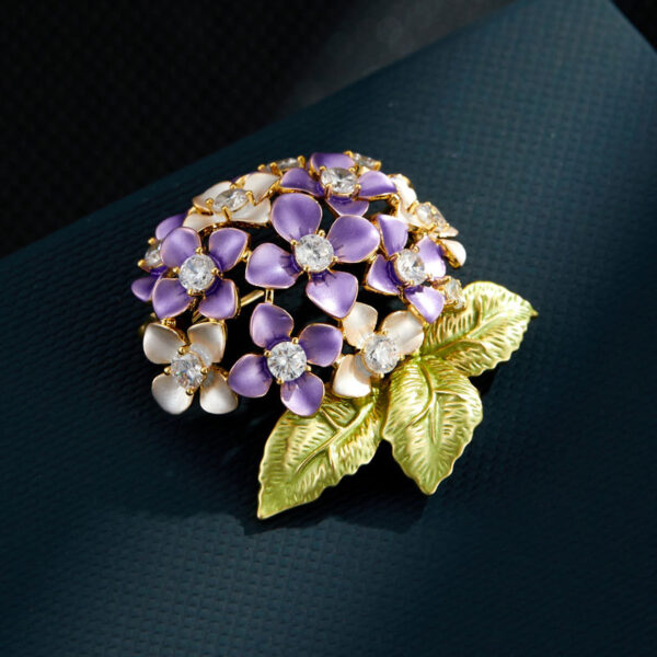 tram cài áo hoa cẩm tú cầu tím