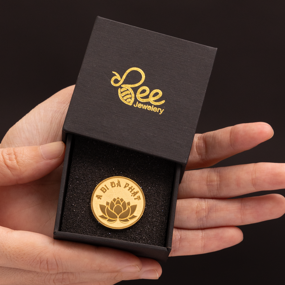 huy hiệu mạ vàng