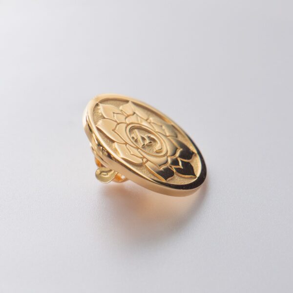 ghim cài áo hoa sen om phật giáo