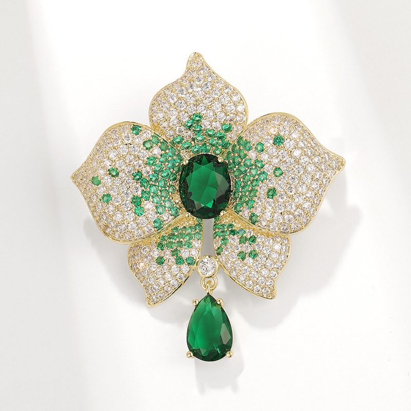 trâm cài áo hoa đính ngọc lục bảo