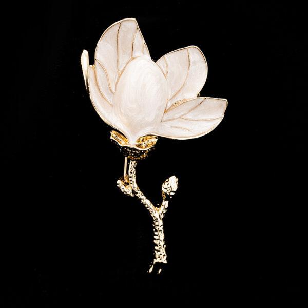 tram cài áo hoa mộc lan trắng