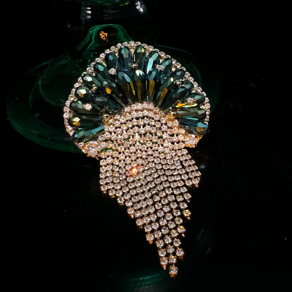 trâm cài áo hoa biển tua rua