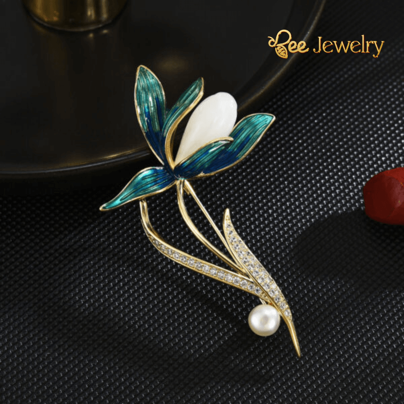 trâm cài áo hoa mộc lan đính đá ngọc trai