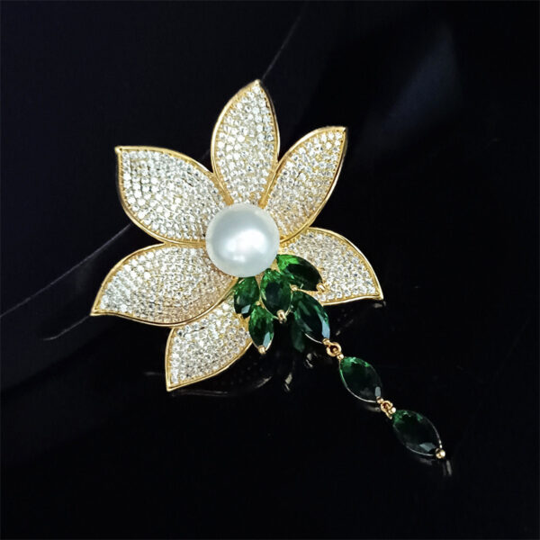 trâm cài áo hoa sen xanh đính ngọc trai