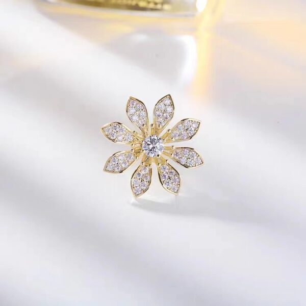 Pin cài áo bông hoa đính đá