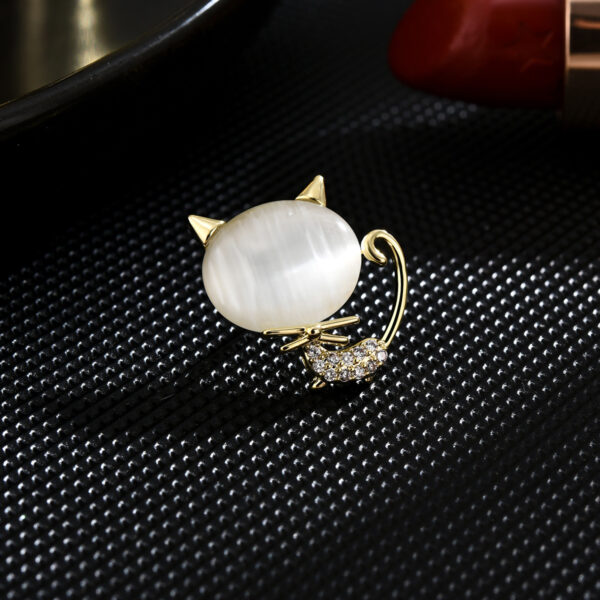 pin cài áo chú mèo đính đá