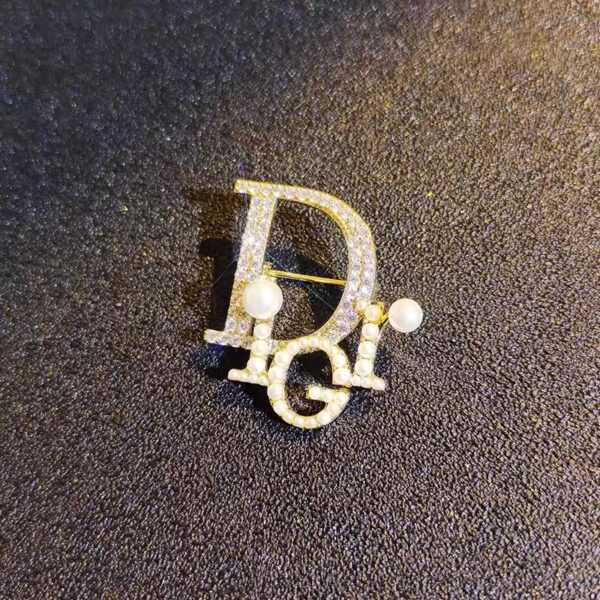 trâm cài áo chữ dior