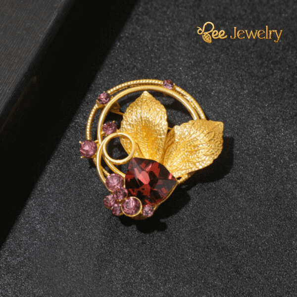 trâm cài áo lá vàng đính phale đỏ