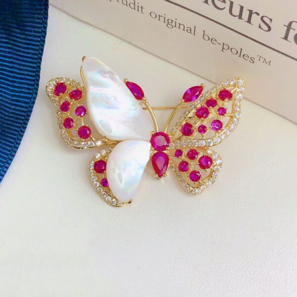 cài áo bươm bướm đính đá ruby