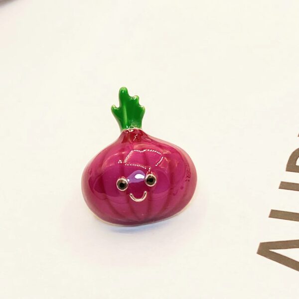 cài áo củ hành tím nhỏ cute