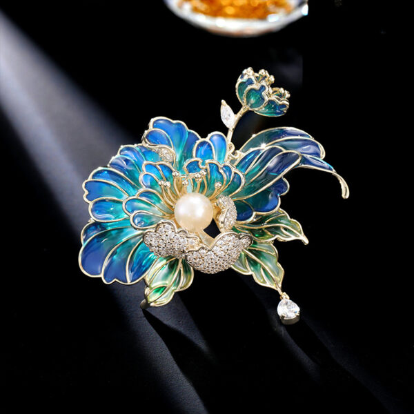 traam cài áo hoa mẫu đơn xanh