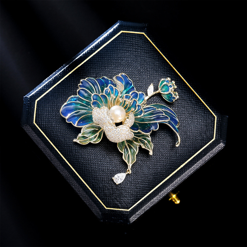 ghim cài áo hoa mẫu đơn xanh