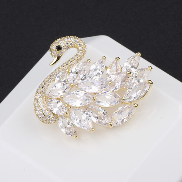 cài áo thiên nga trắng