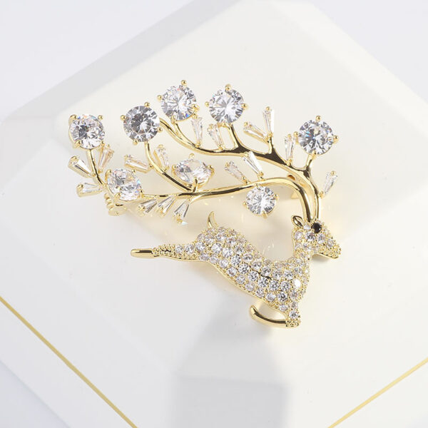 cài áo tuần lộc