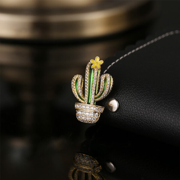 traam cài áo xương rồng nhỏ