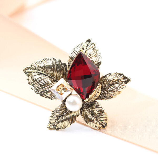 cài áo phong cách vintage, retro