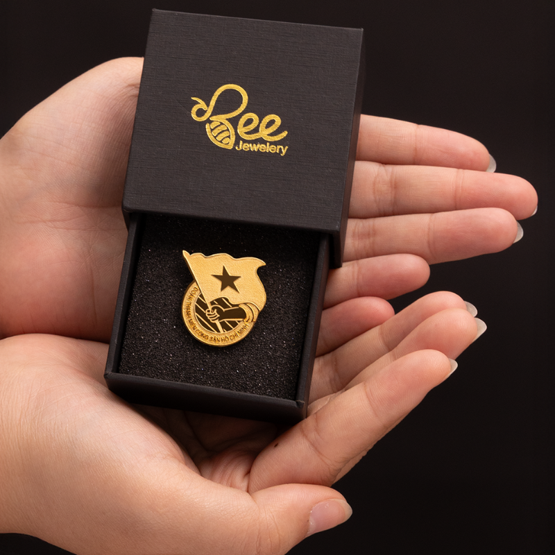 huy hiệu đoàn mạ vàng