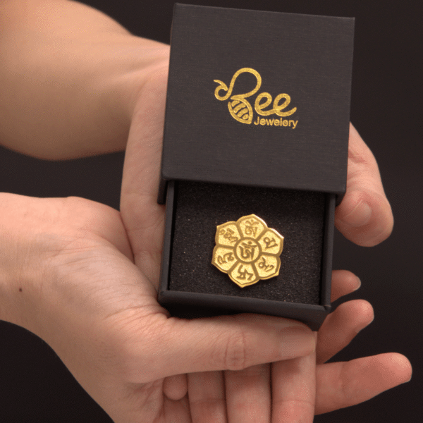 ghim cài áo huy hiệu omani padme hum