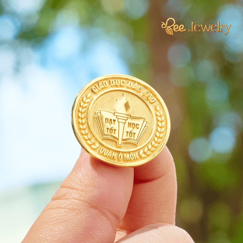 huy hiệu sở giáo dục đào tạo mạ vàng 24K