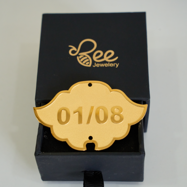 huy hiệu mạ vàng