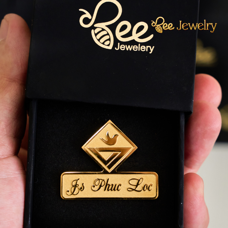 Mẫu gia công huy hiệu 20