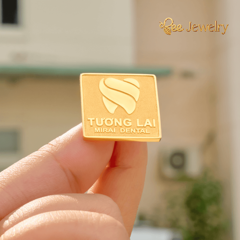 Mẫu gia công huy hiệu mạ vàng 8