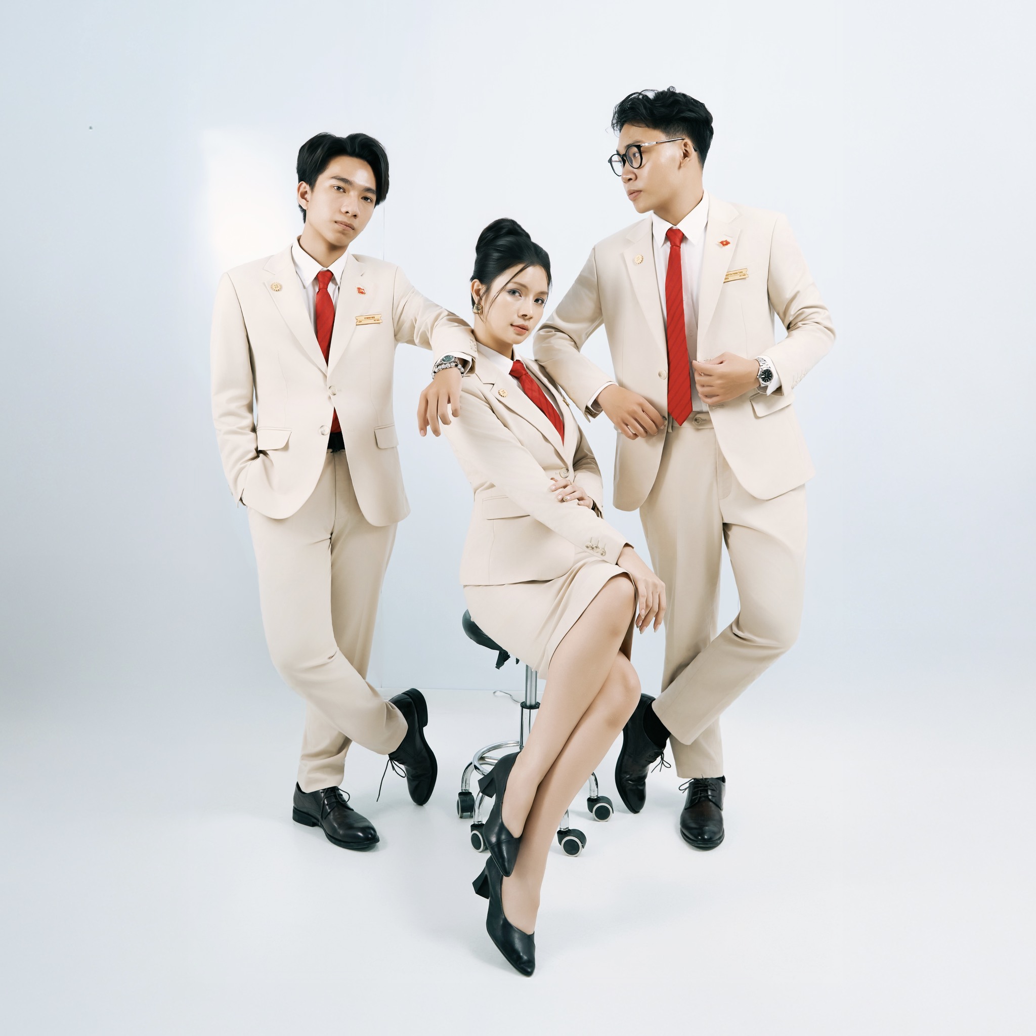 huy hiệu mạ vàng doanh nghiệp