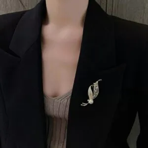 phụ kiện cài áo vest nữ