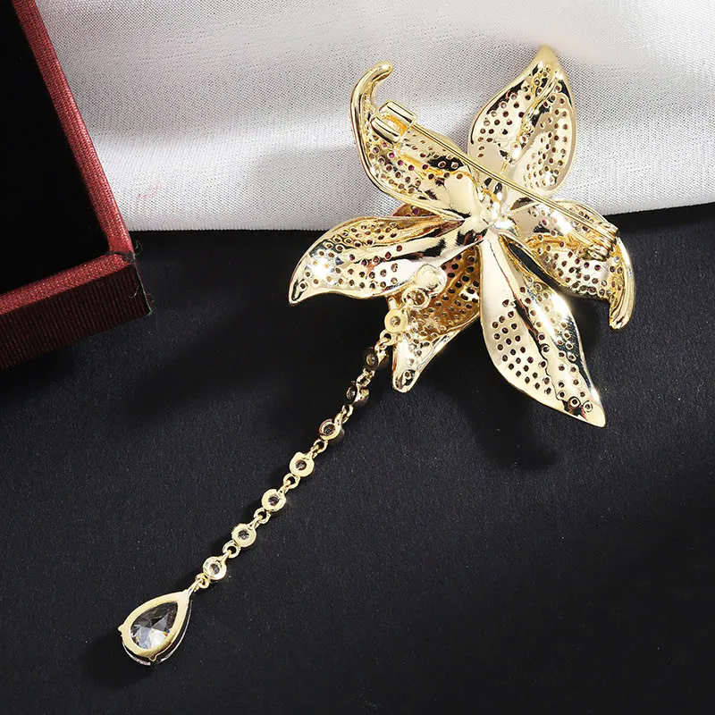 Trâm Cài Áo Hoa Hoa Lily Vàng Đính Đá - Hình ảnh 2