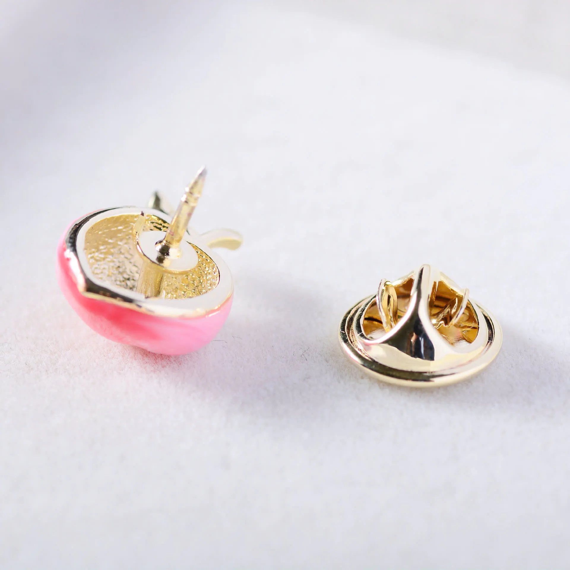 Pin Cài Áo Quả Đào - Hình ảnh 2