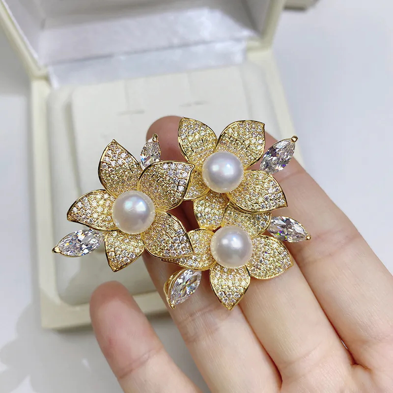 Trâm Cài Áo Hoa Đính Ngọc Trai Kim Cương - Hình ảnh 3