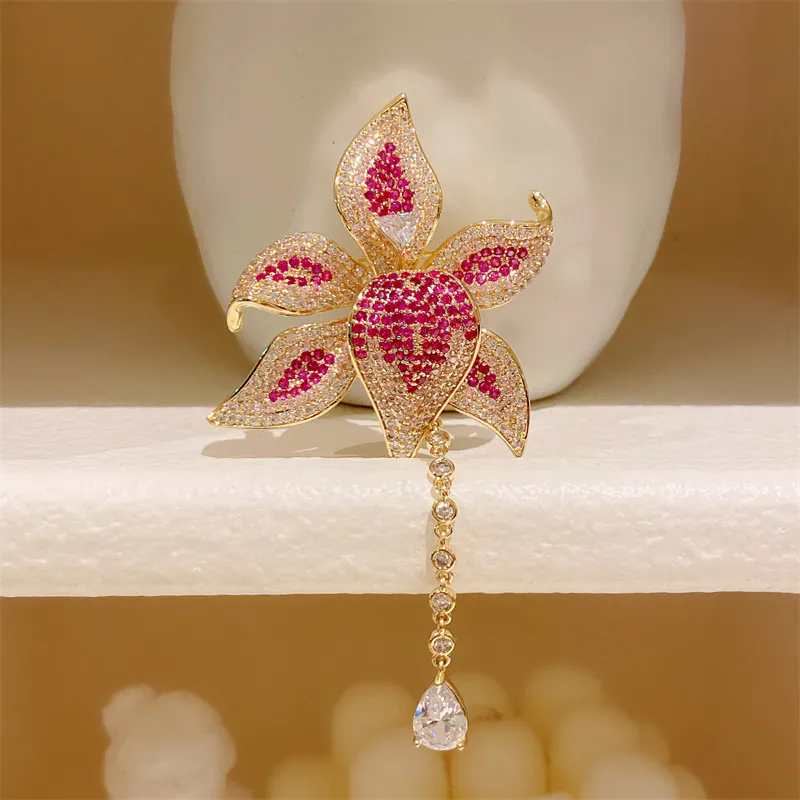 Trâm Cài Áo Hoa Lily Hồng Đính Đá - Hình ảnh 6