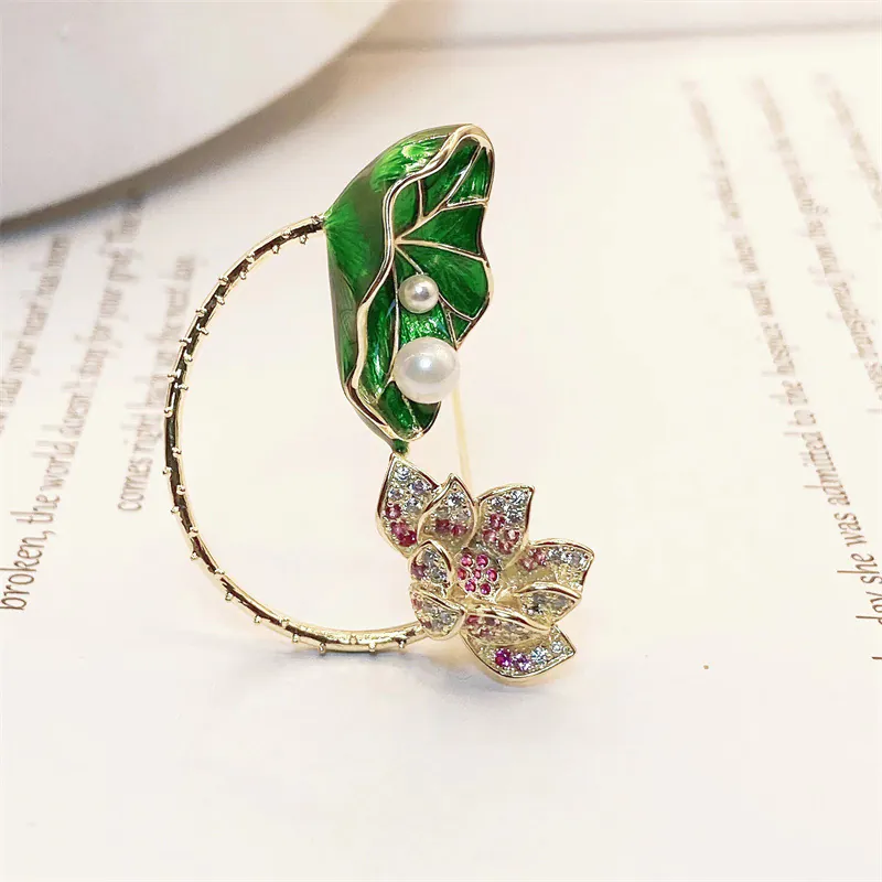 Trâm Cài Áo Hoa Lá Sen Đính Ngọc Trai - Hình ảnh 2