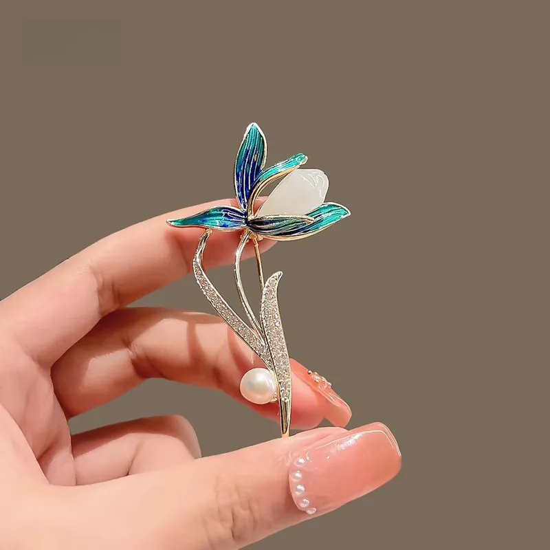 Trâm Cài Áo Hoa Mộc Lan Đính Đá Ngọc Trai - Hình ảnh 4