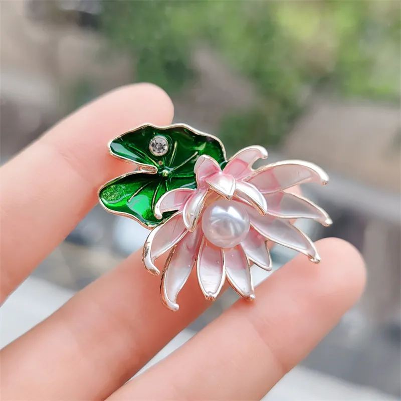 Trâm Cài Áo Hoa Sen Đính Đá Ngọc Trai - Hình ảnh 4