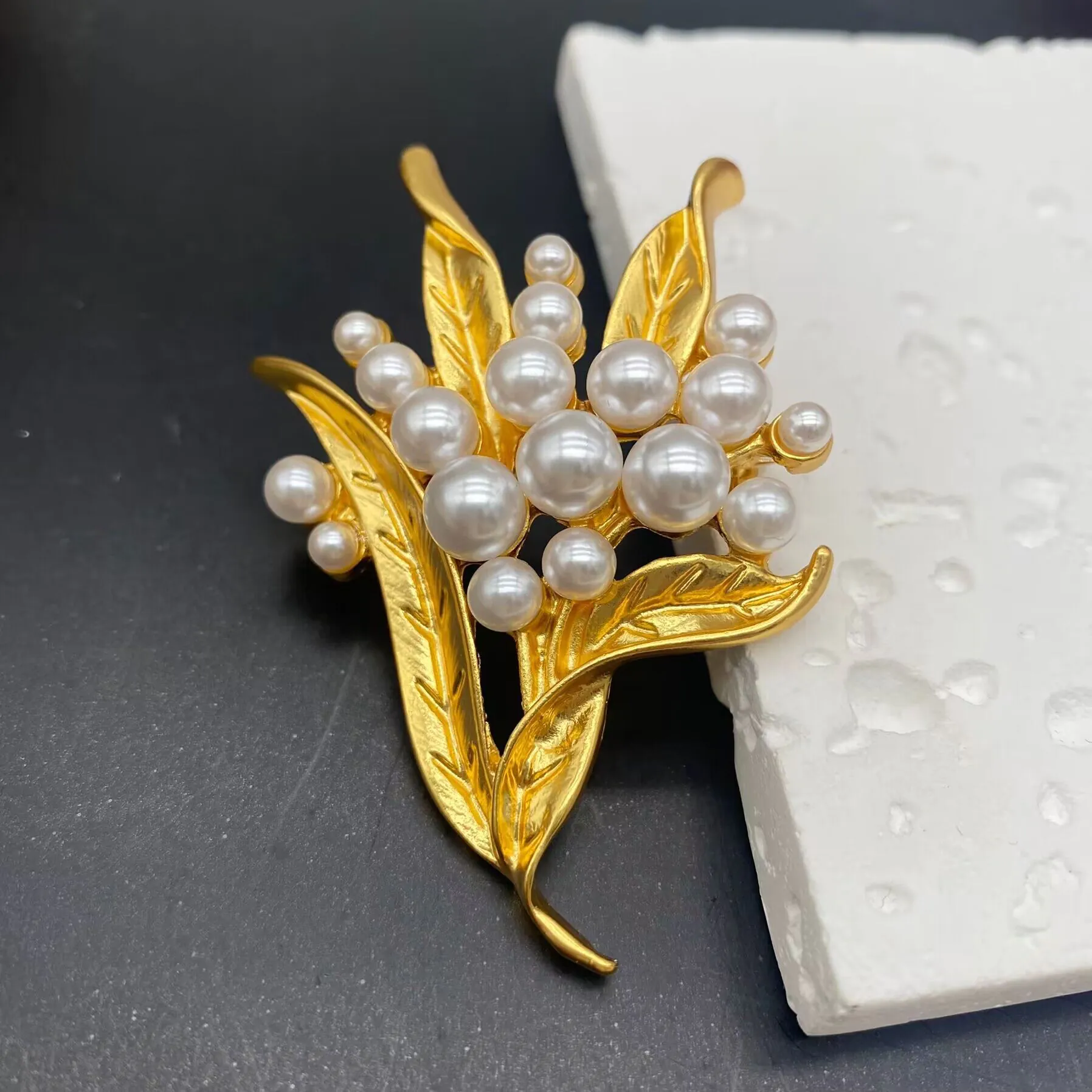 Trâm Cài Áo Lá Vàng 24K Đính Ngọc Trai - Hình ảnh 3