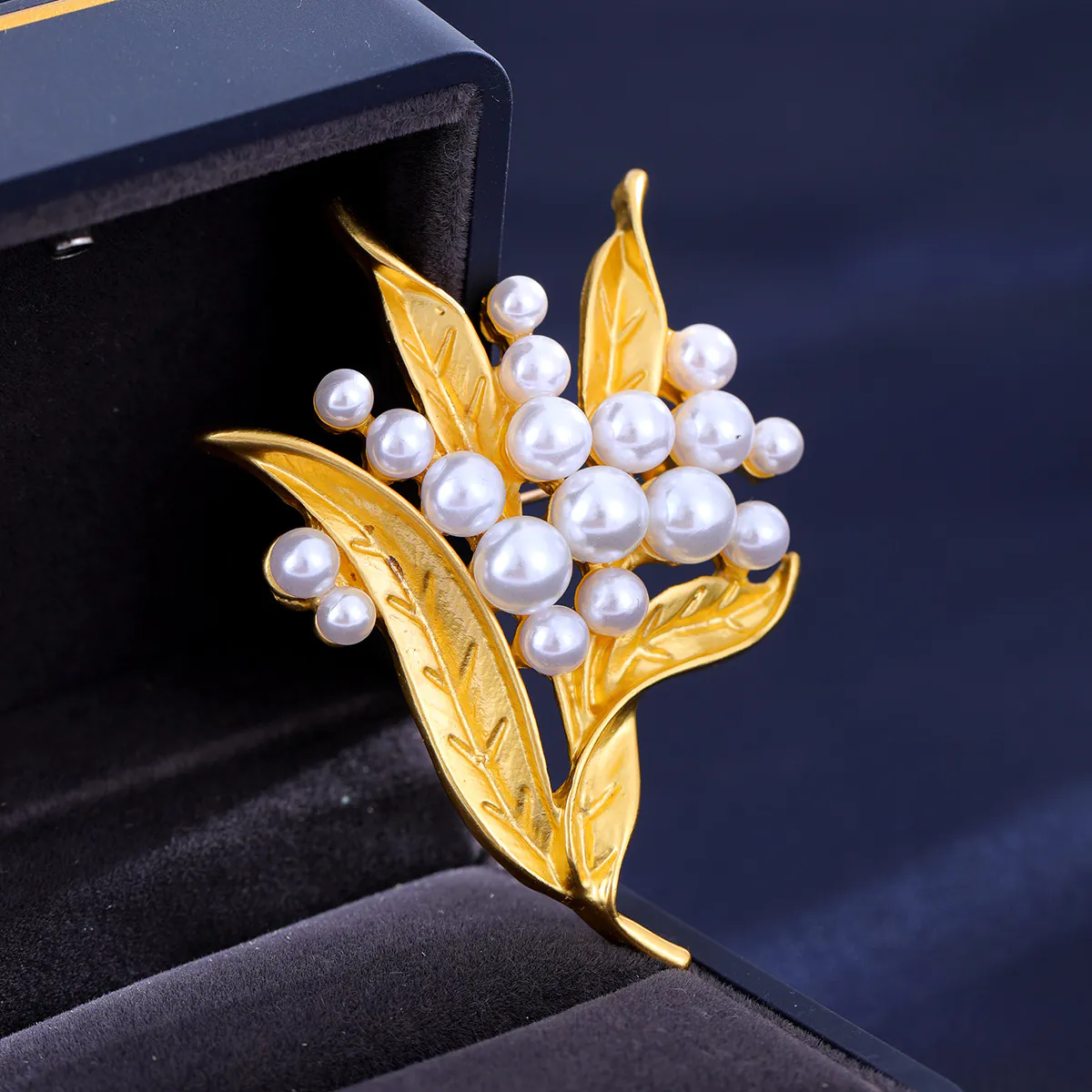 Trâm Cài Áo Lá Vàng 24K Đính Ngọc Trai - Hình ảnh 6