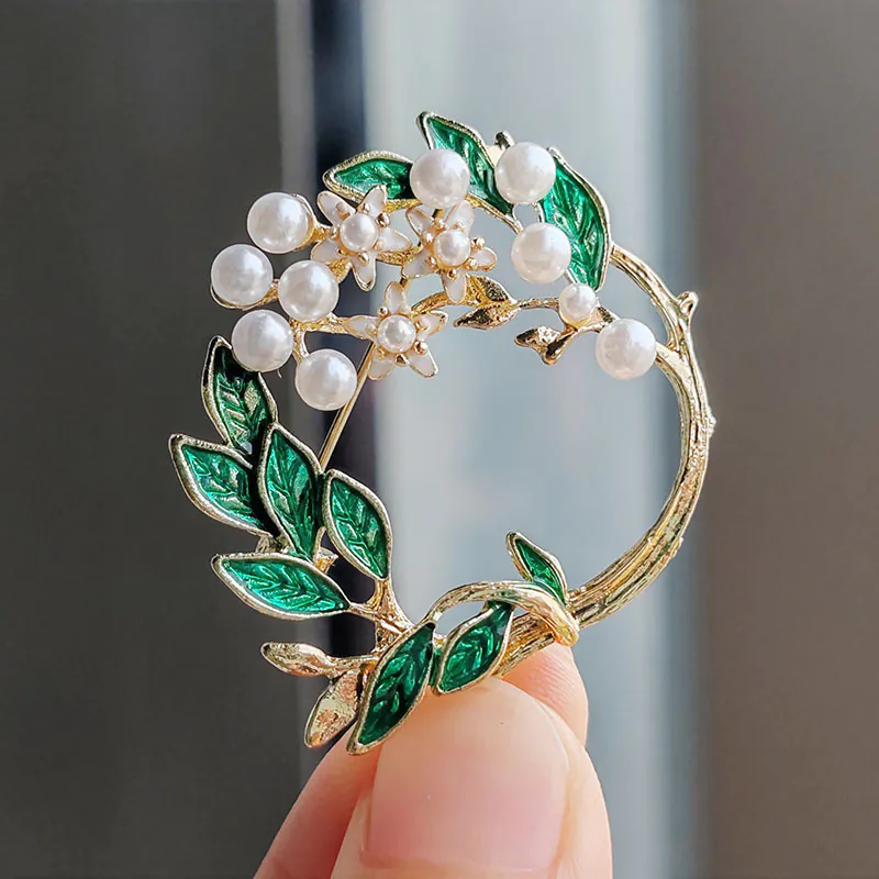 Trâm Cài Áo Vòng Nguyệt Quế Đính Ngọc Trai - Hình ảnh 2