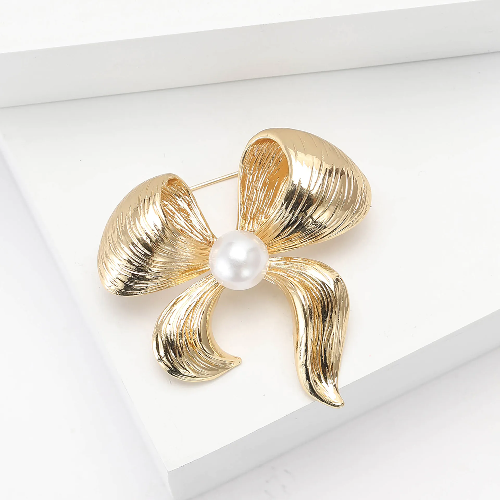 Trâm Cài Áo Nơ Vàng 24K Đính Ngọc Trai - Hình ảnh 2