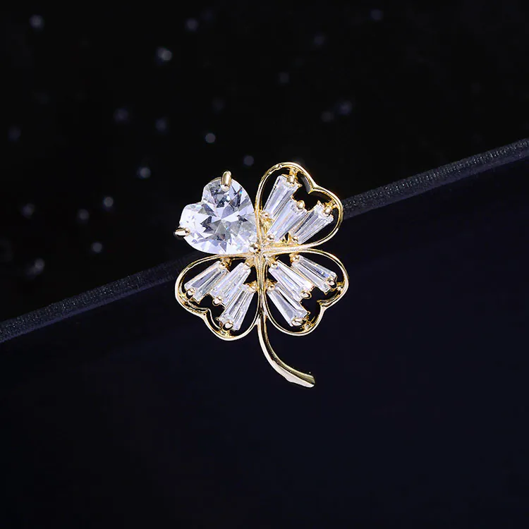 pin cài áo cỏ bốn lá