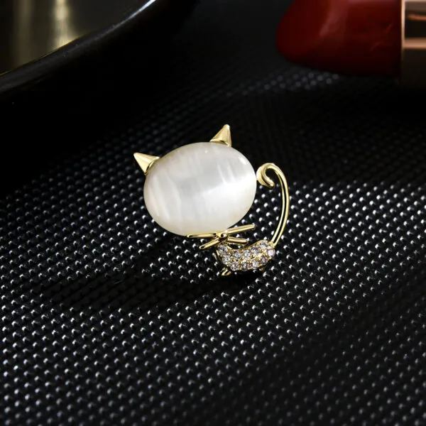pin cài áo chú mèo đính đá
