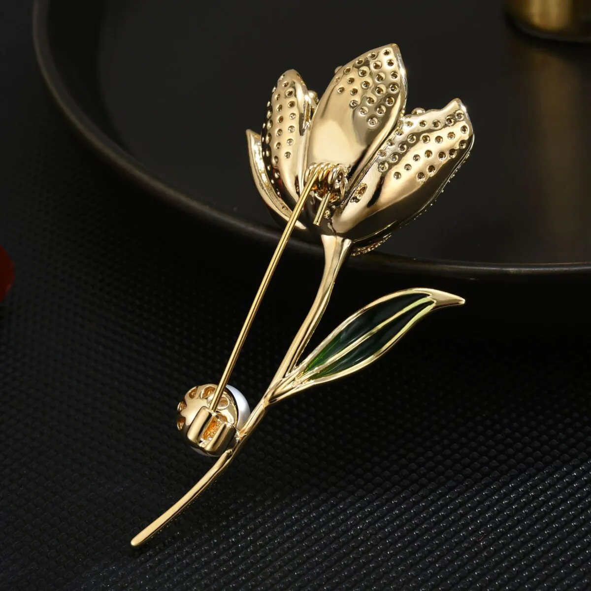 Trâm Cài Áo Hoa Lily Đính Đá Ngọc Trai - Hình ảnh 6
