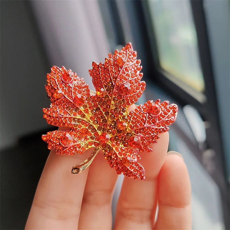 Trâm Cài Áo Lá Phong Đỏ Đính Đá Cao Cấp - Hình ảnh 5