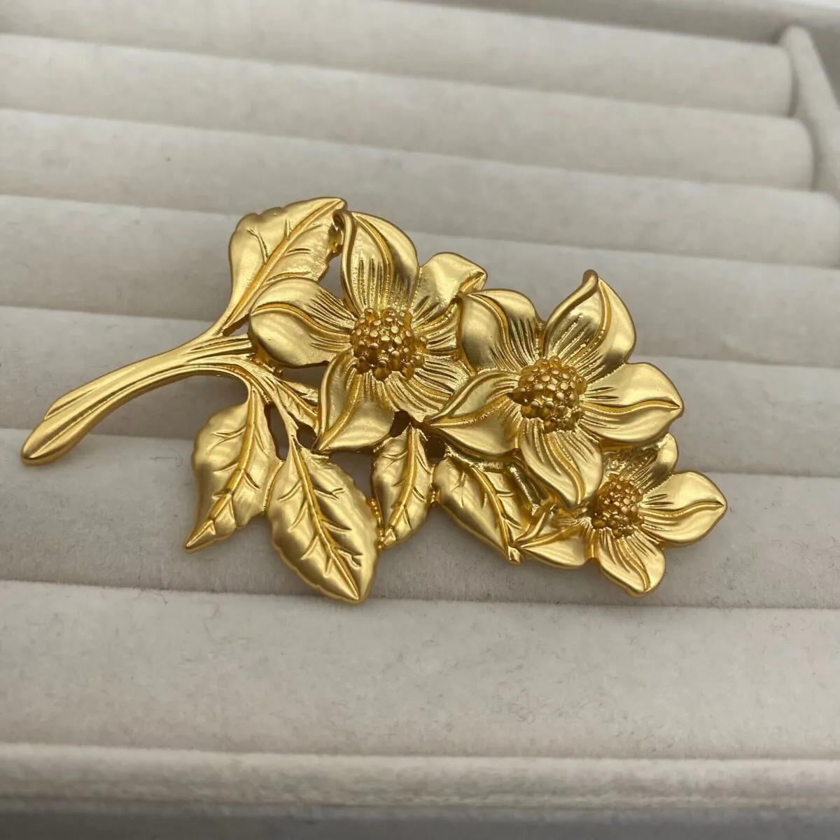Trâm Cài Áo Nhành Hoa Mạ Vàng 24K - Hình ảnh 7