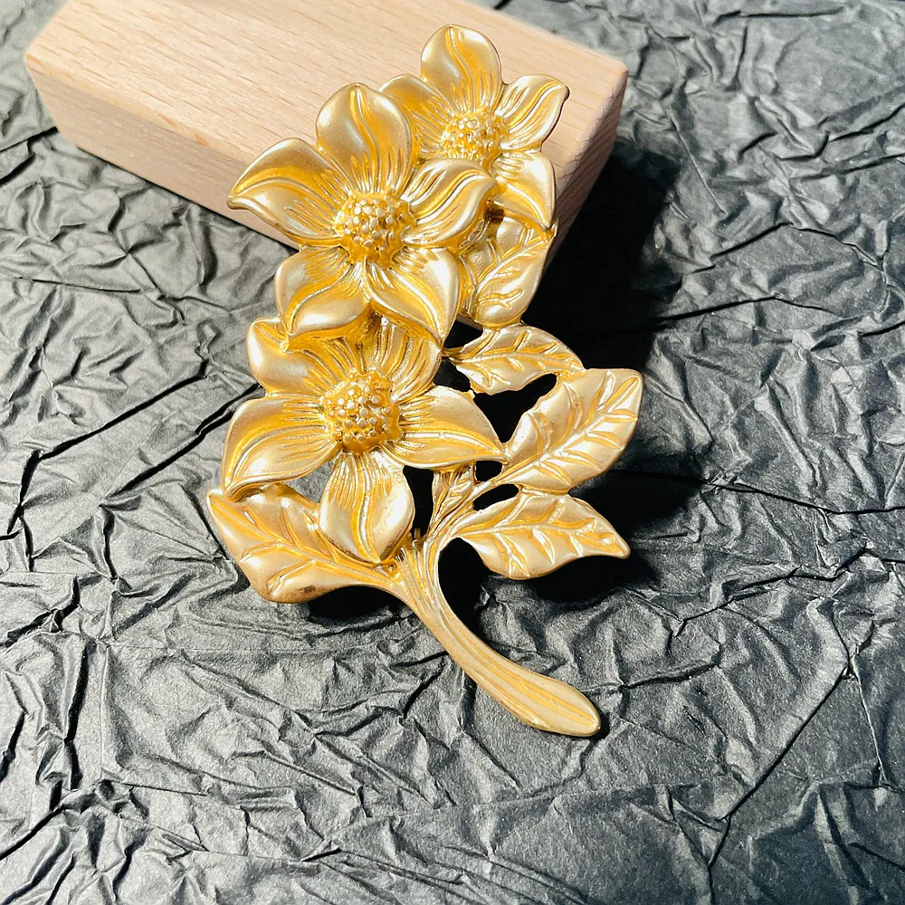 Trâm Cài Áo Nhành Hoa Mạ Vàng 24K - Hình ảnh 5