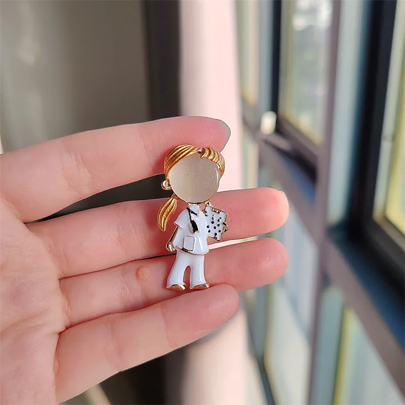 Trâm Cài Áo Nữ Bác Sĩ Tráng Men - Hình ảnh 6
