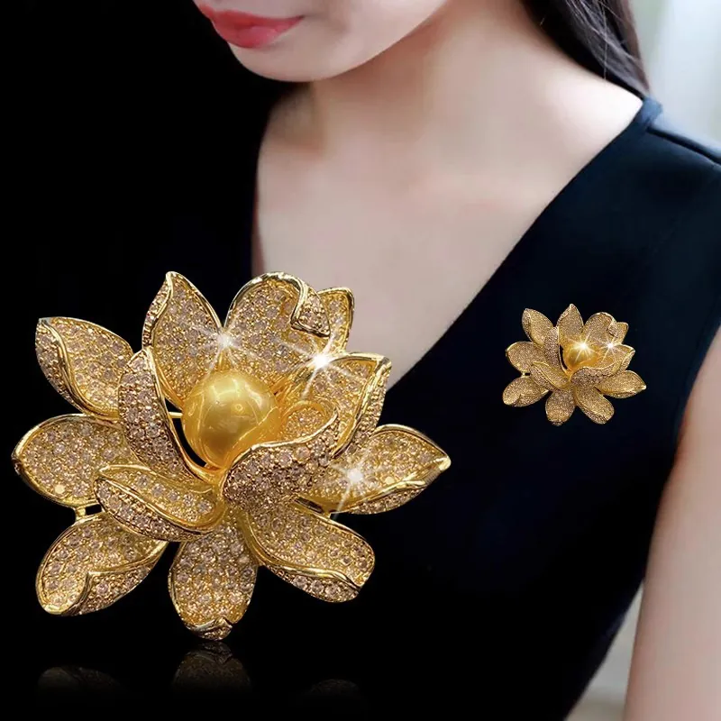 Trâm Cài Áo Hoa Sen Vàng Đính Ngọc Trai Ánh Kim - Hình ảnh 2