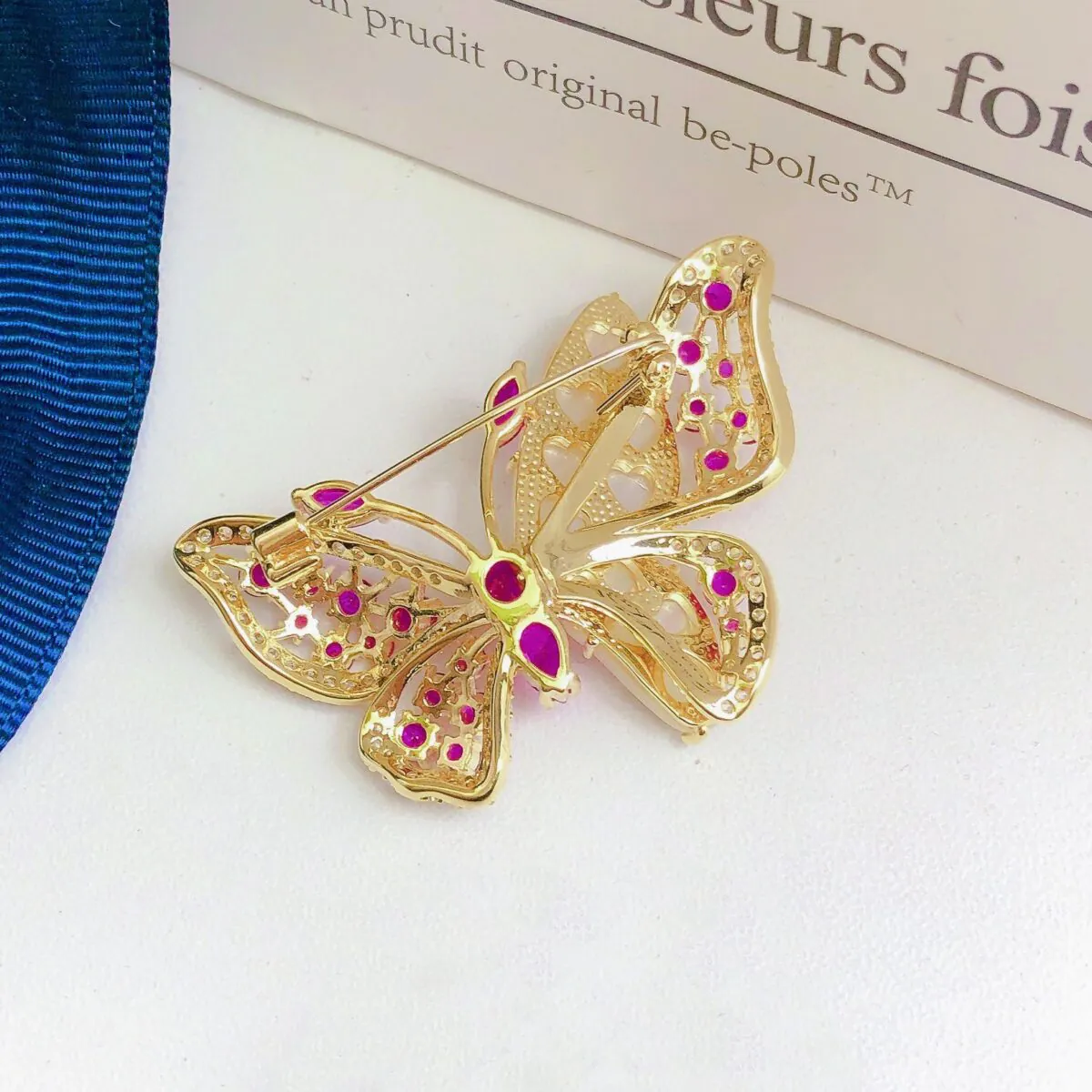 Trâm Cài Áo Bươm Bướm Đính Đá Ruby - Hình ảnh 2
