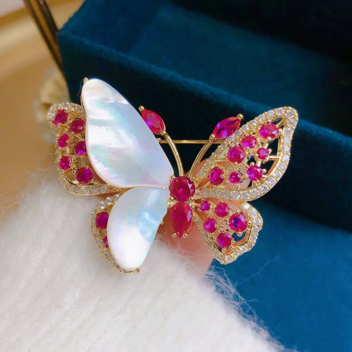 Trâm Cài Áo Bươm Bướm Đính Đá Ruby - Hình ảnh 3