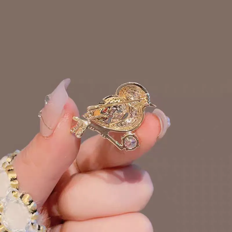 Trâm Cài Áo Chim Sẻ Nhỏ Đính Đá - Hình ảnh 5